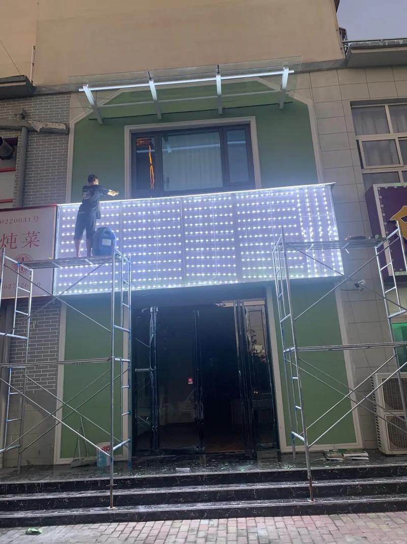 從創意到現實 又一廣告門頭制作完工，施工現場實拍見證匠心